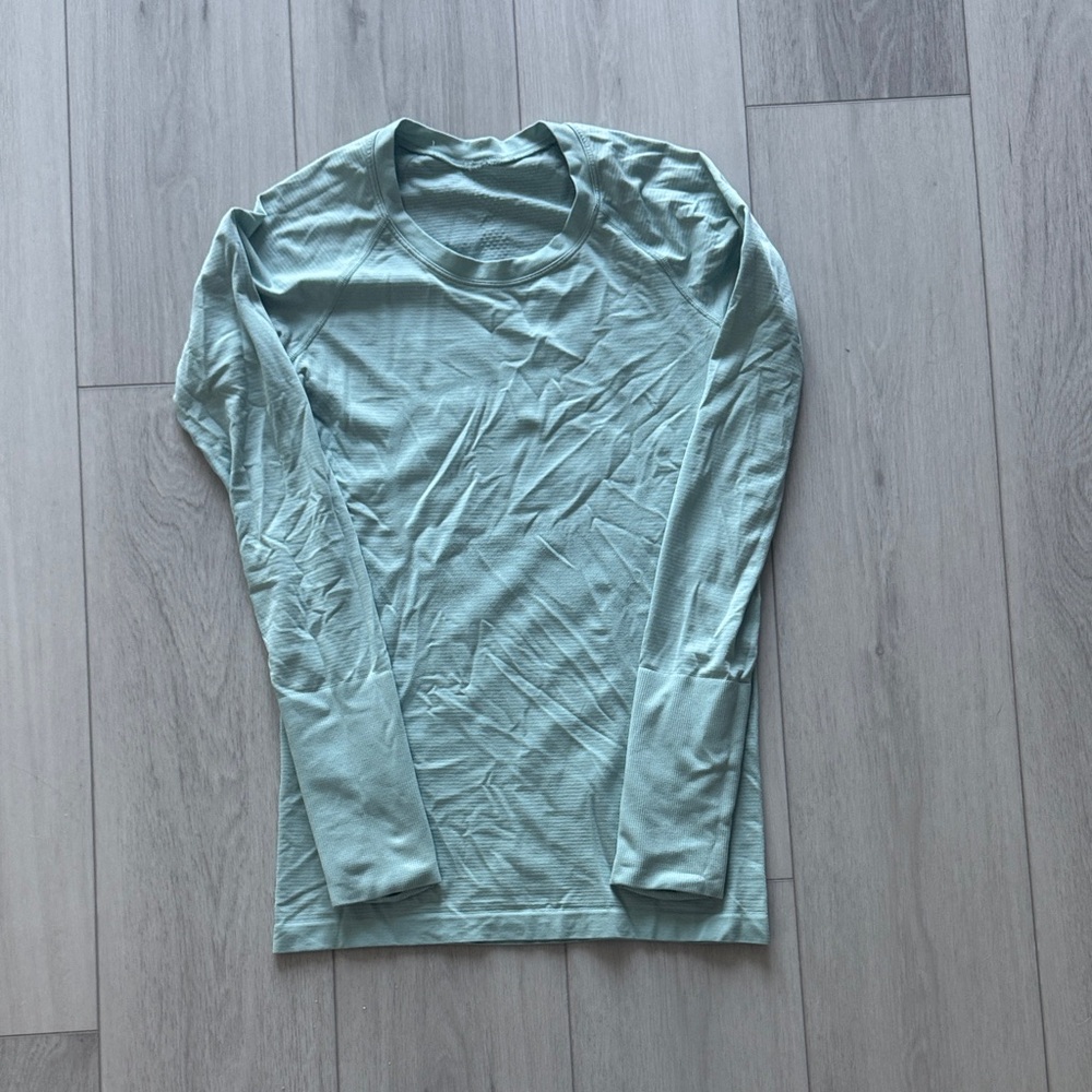 Lululemon Long Sleeve Shirt size 4